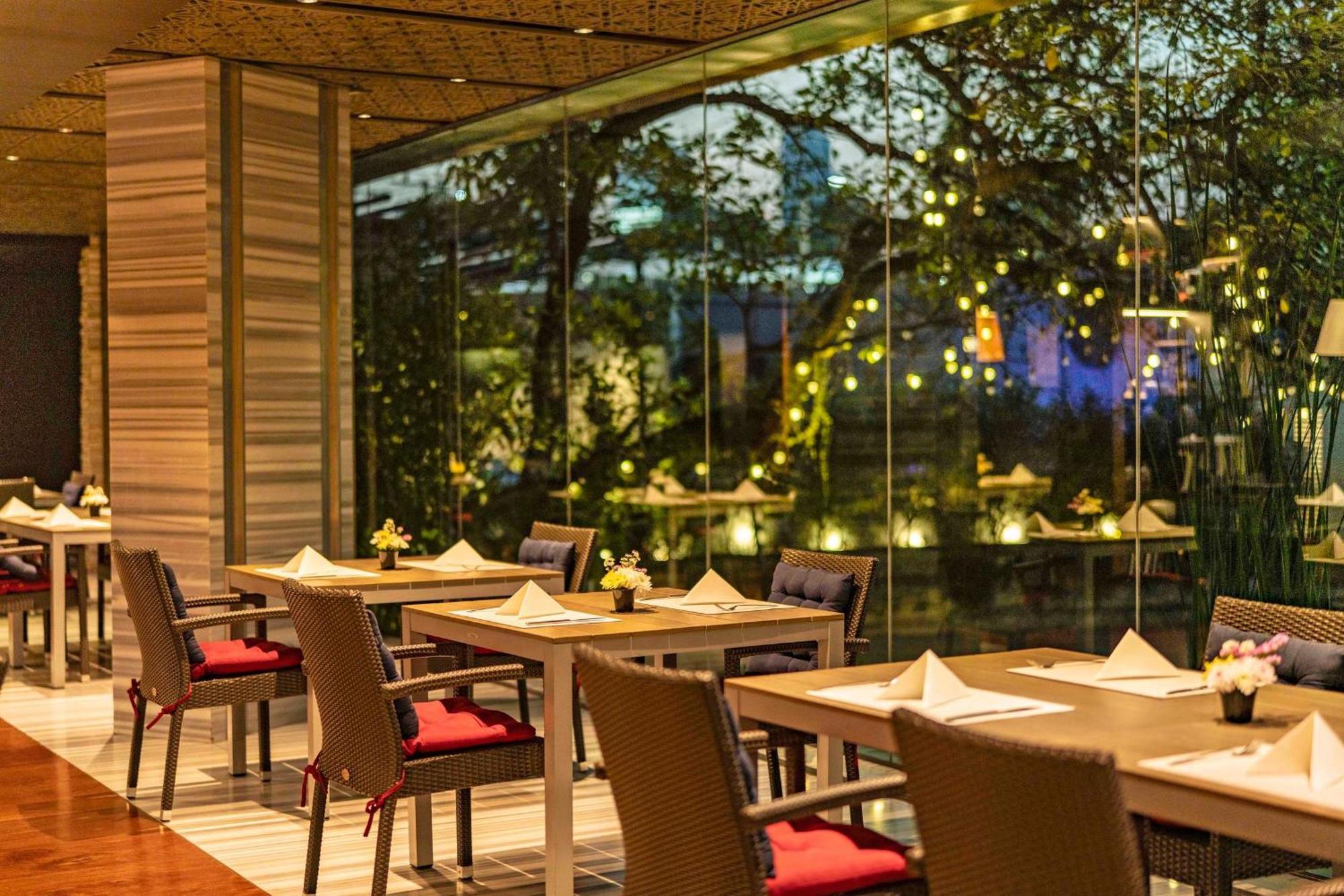 Tui Blue Maduzi Hotel Bangkok Exterior foto